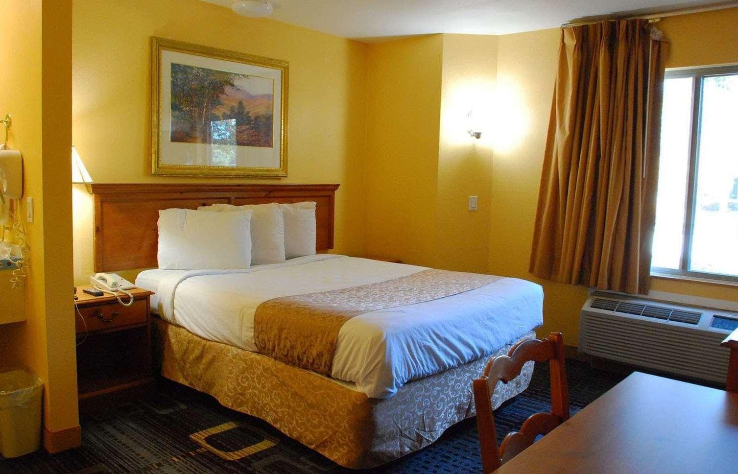 Americas Best Value Inn Адисън Екстериор снимка