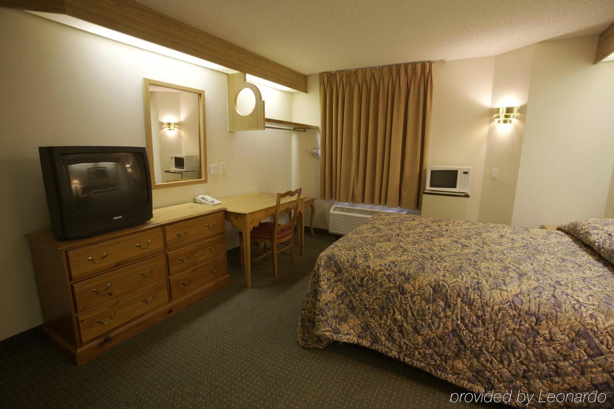 Americas Best Value Inn Адисън Екстериор снимка