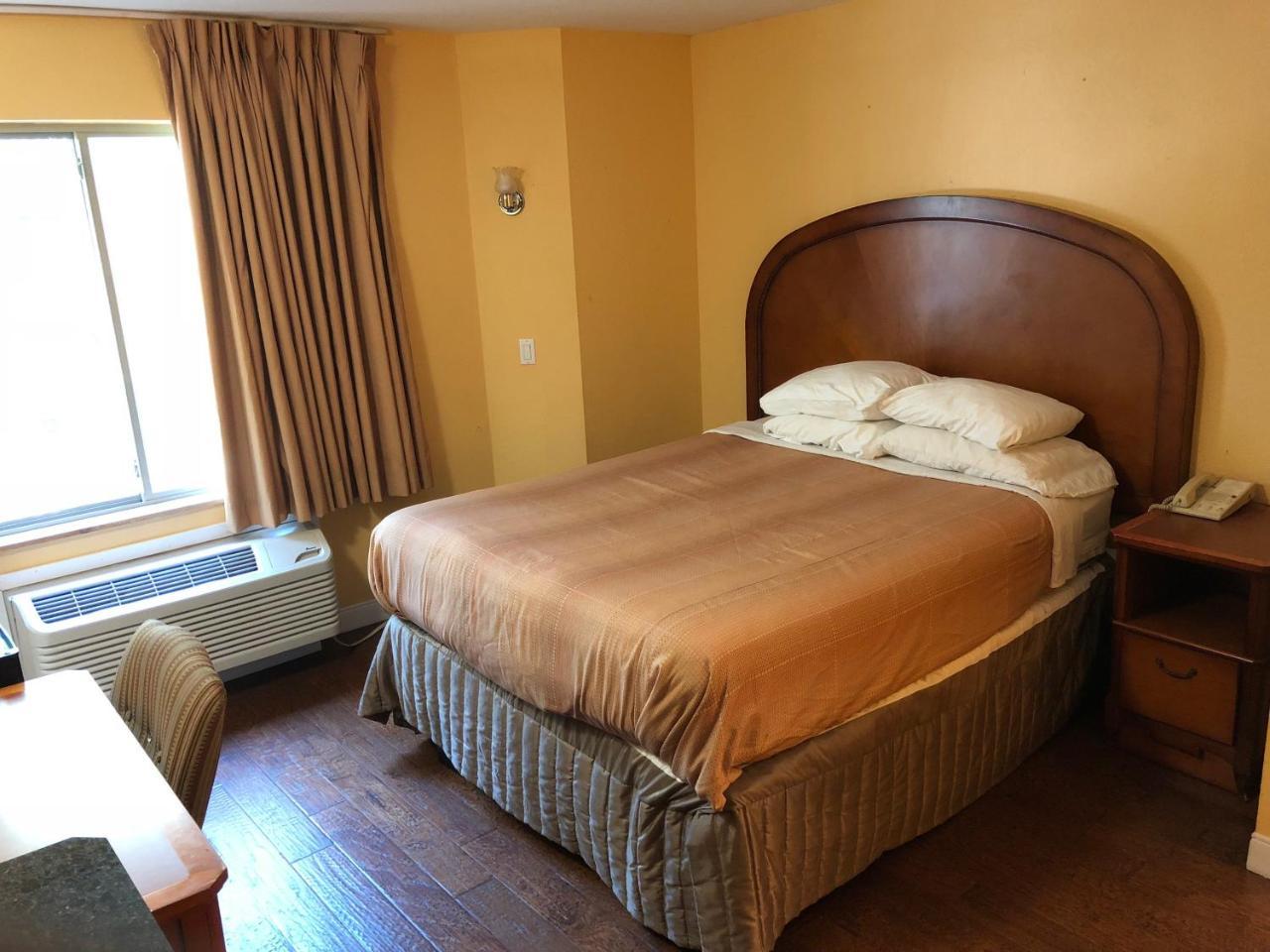 Americas Best Value Inn Адисън Екстериор снимка